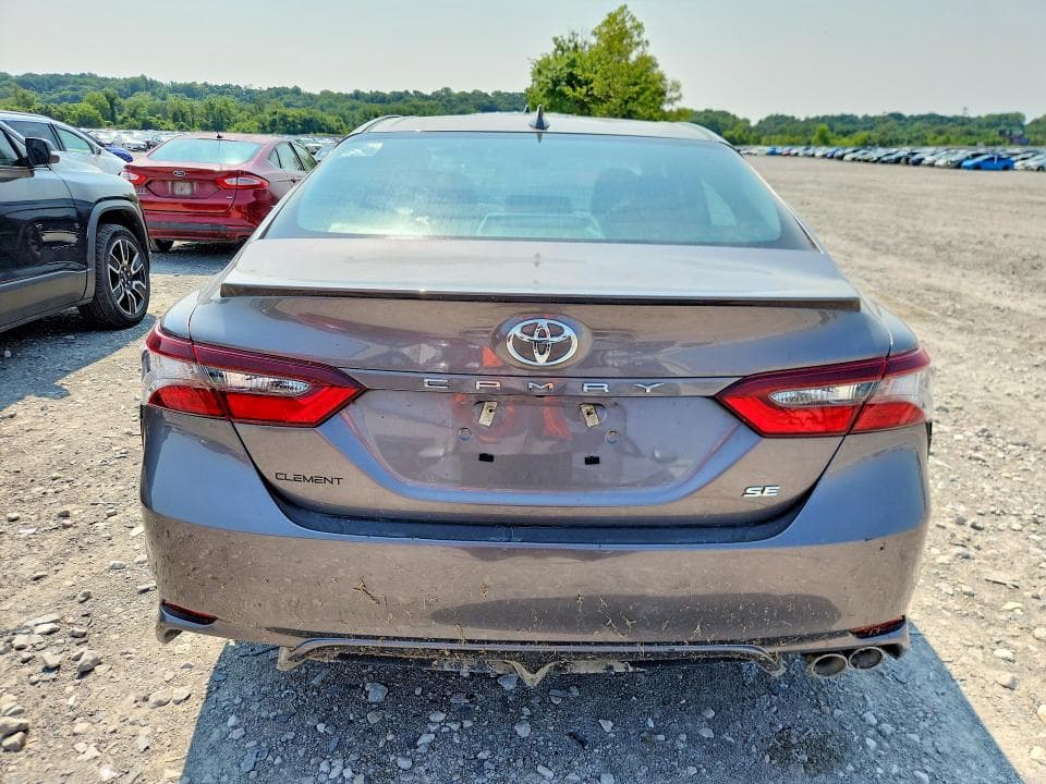 2022 TOYOTA CAMRY SE 6