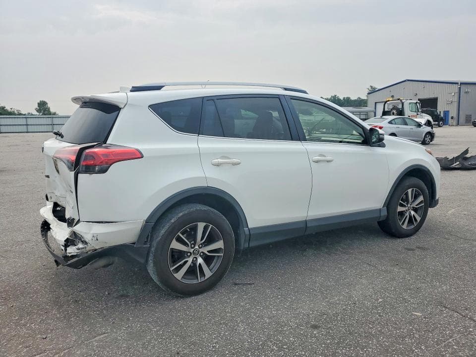 2017 TOYOTA RAV4 XLE 3