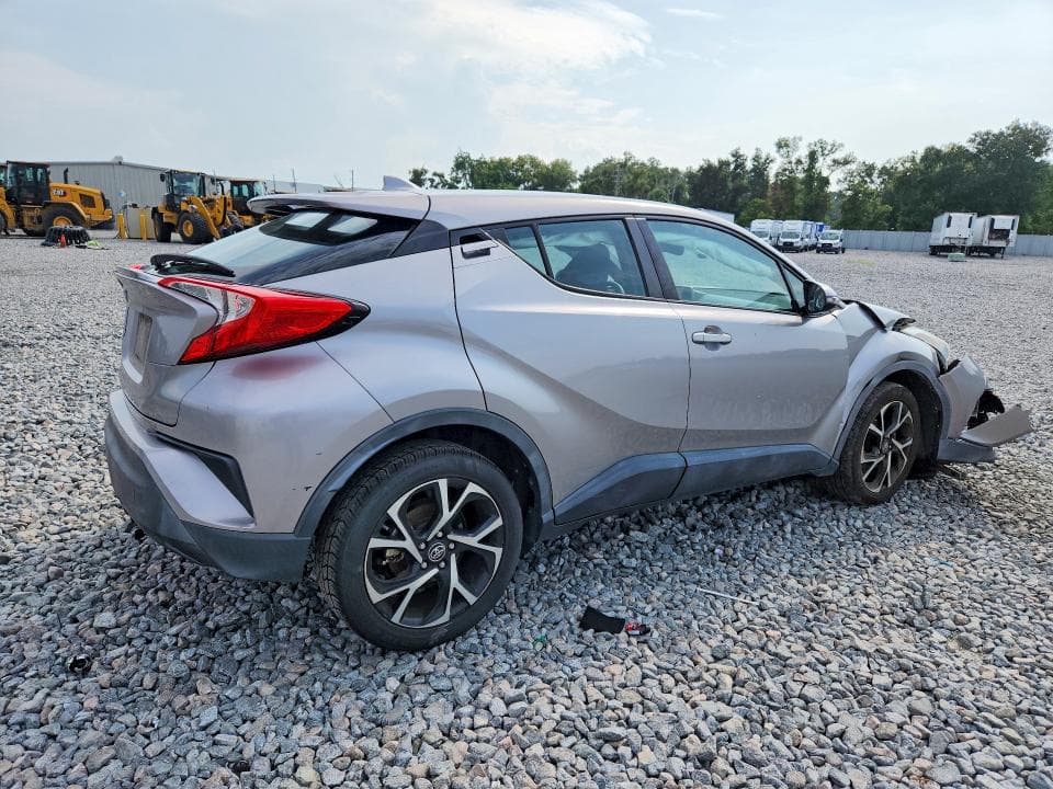 2018 TOYOTA C-HR XLE 3