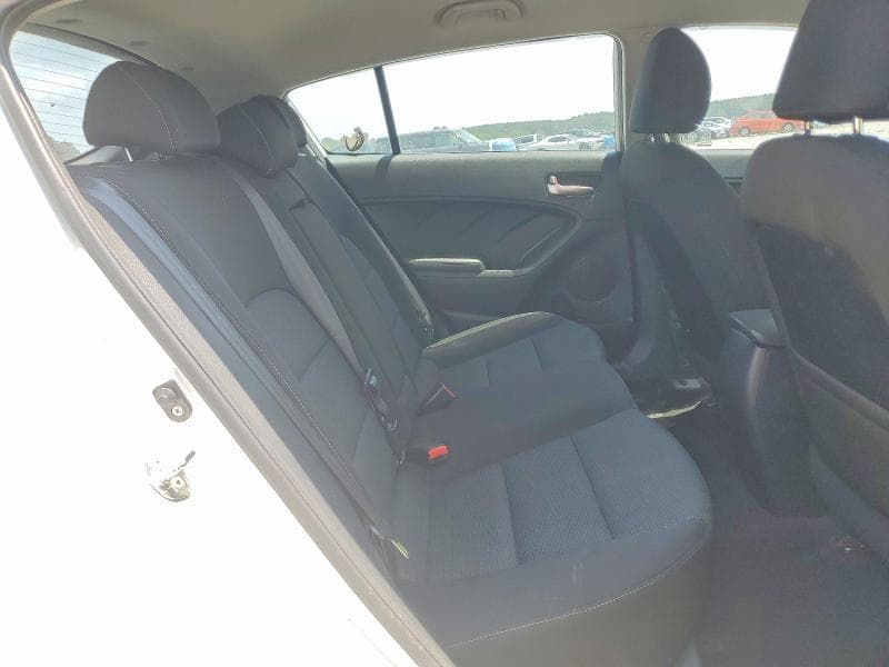 2018 KIA FORTE5 LX 10