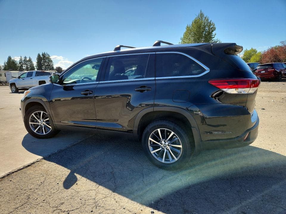 2019 TOYOTA HIGHLANDER XLE 2