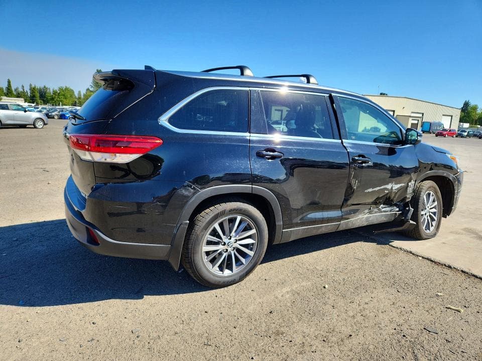 2019 TOYOTA HIGHLANDER XLE 3