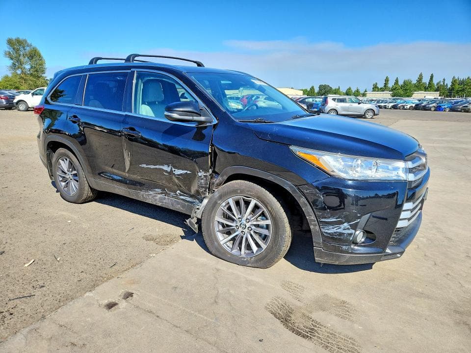 2019 TOYOTA HIGHLANDER XLE 4