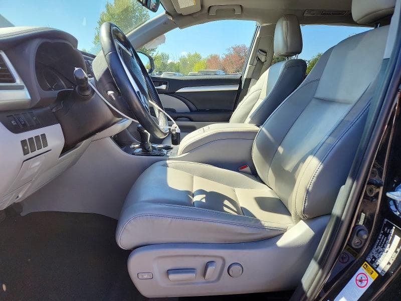 2019 TOYOTA HIGHLANDER XLE 7