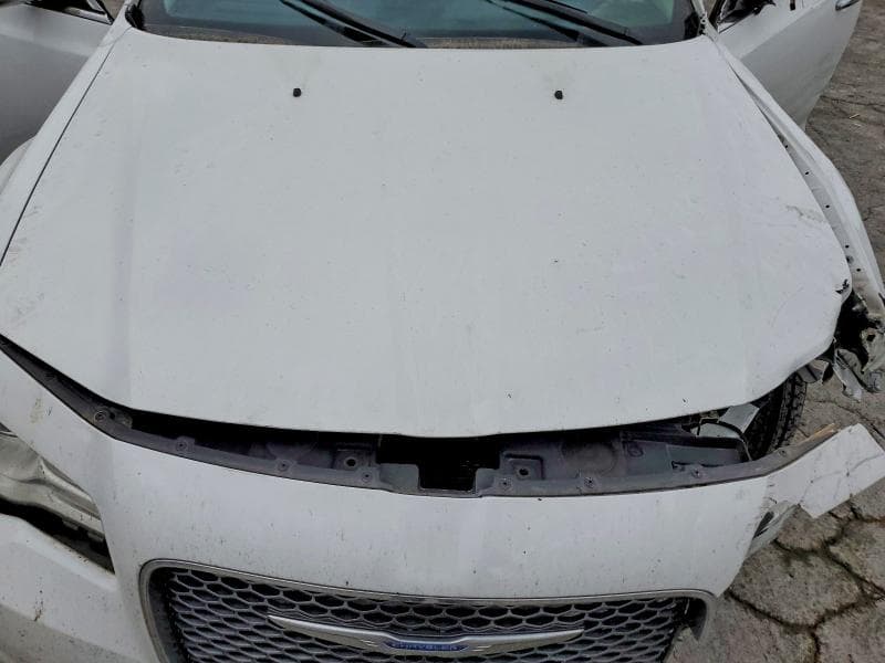 2019 CHRYSLER 300 LIMITED 11