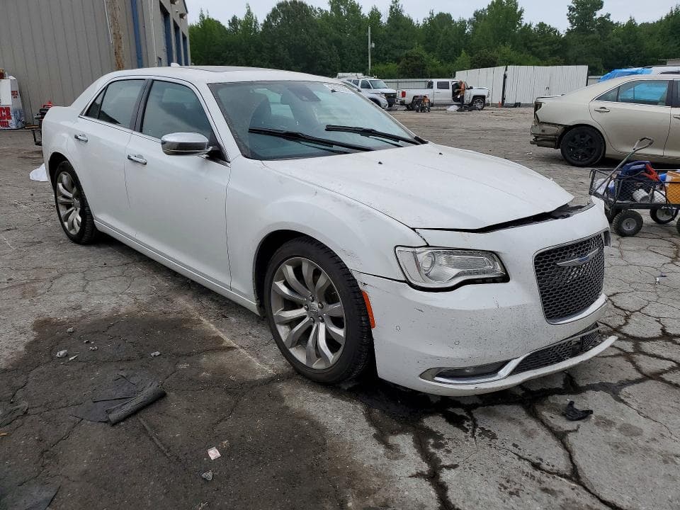 2019 CHRYSLER 300 LIMITED 4