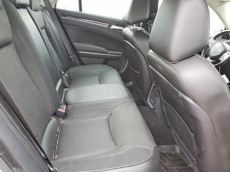 2019 CHRYSLER 300 LIMITED 10