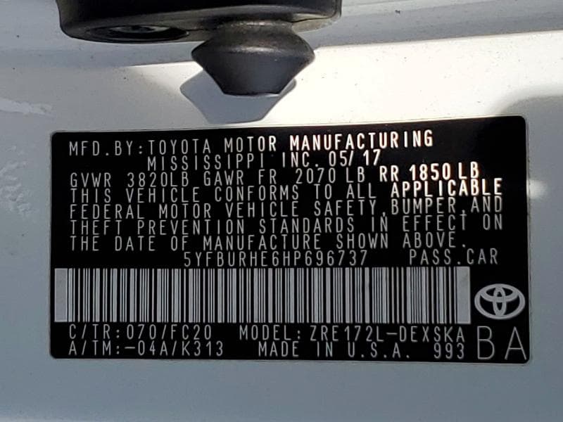 2017 TOYOTA COROLLA SE 12