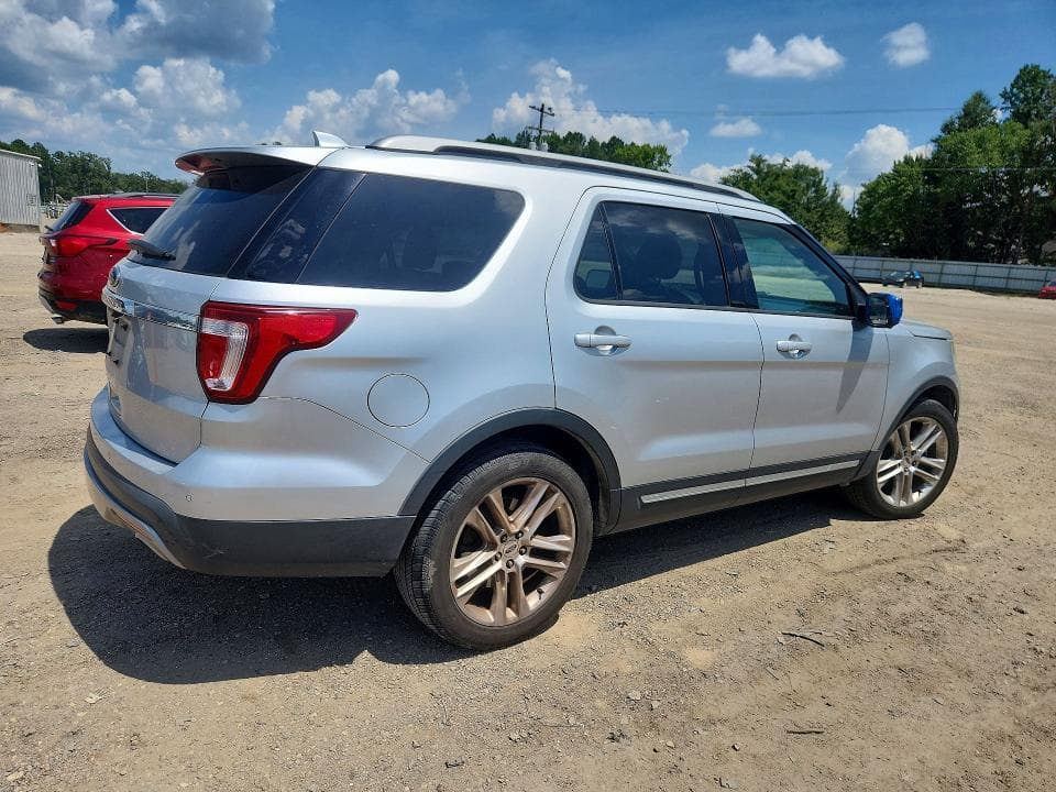 2017 FORD EXPLORER XLT 3