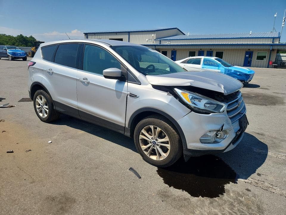 2017 FORD ESCAPE SE 4