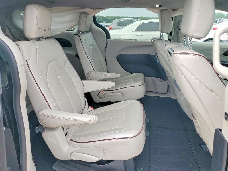 2017 CHRYSLER PACIFICA LIMITED 11