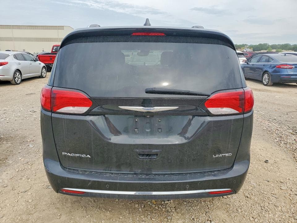 2017 CHRYSLER PACIFICA LIMITED 6