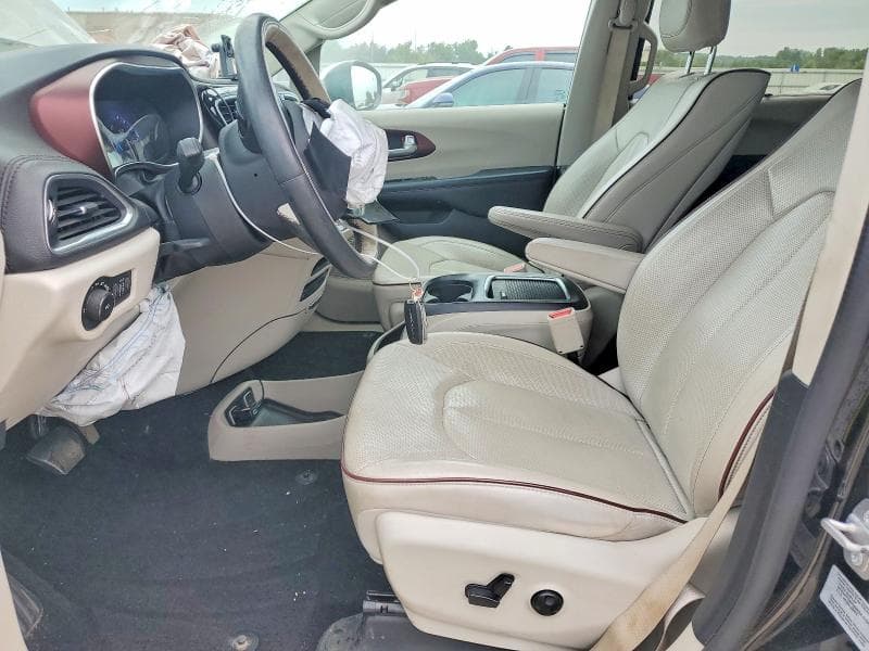 2017 CHRYSLER PACIFICA LIMITED 7
