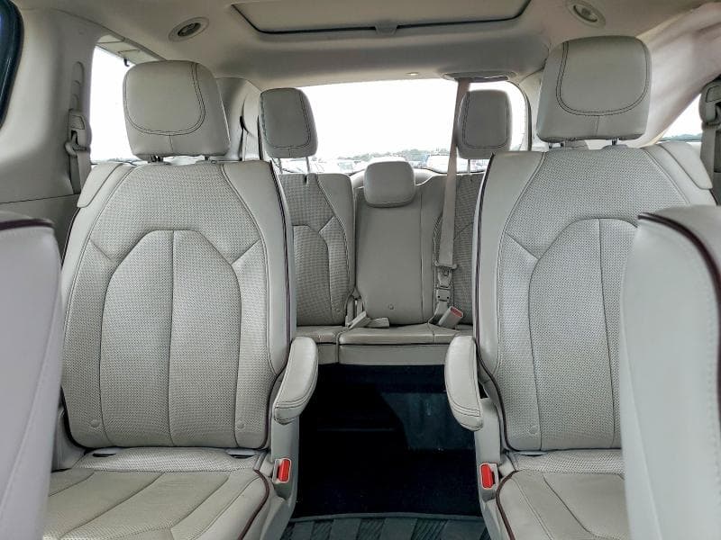 2017 CHRYSLER PACIFICA LIMITED 10