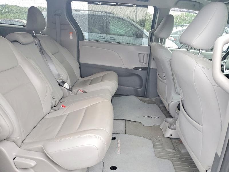 2017 TOYOTA SIENNA XLE PREMIUM 8-PASSENGER 11