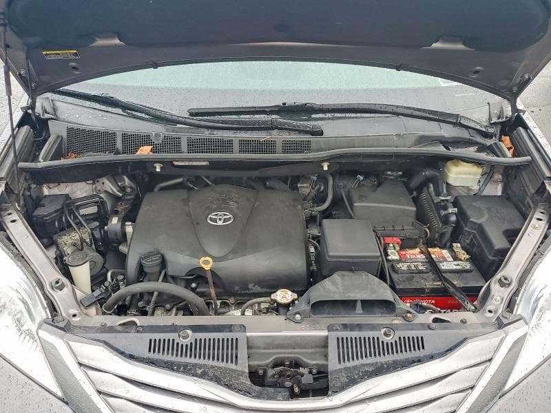 2017 TOYOTA SIENNA XLE PREMIUM 8-PASSENGER 12
