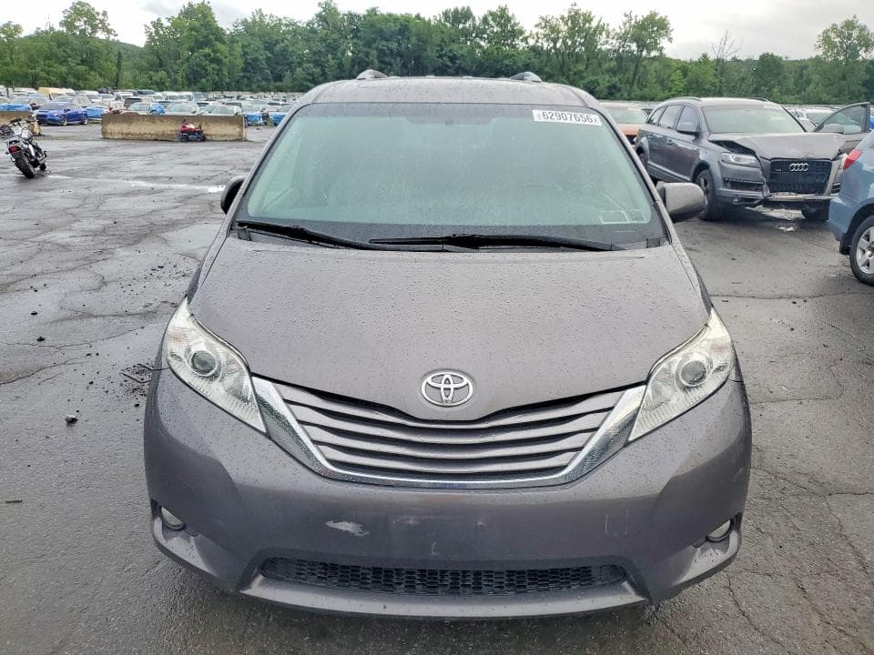 2017 TOYOTA SIENNA XLE PREMIUM 8-PASSENGER 5