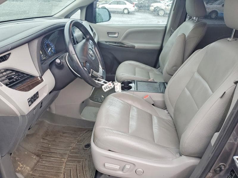 2017 TOYOTA SIENNA XLE PREMIUM 8-PASSENGER 7
