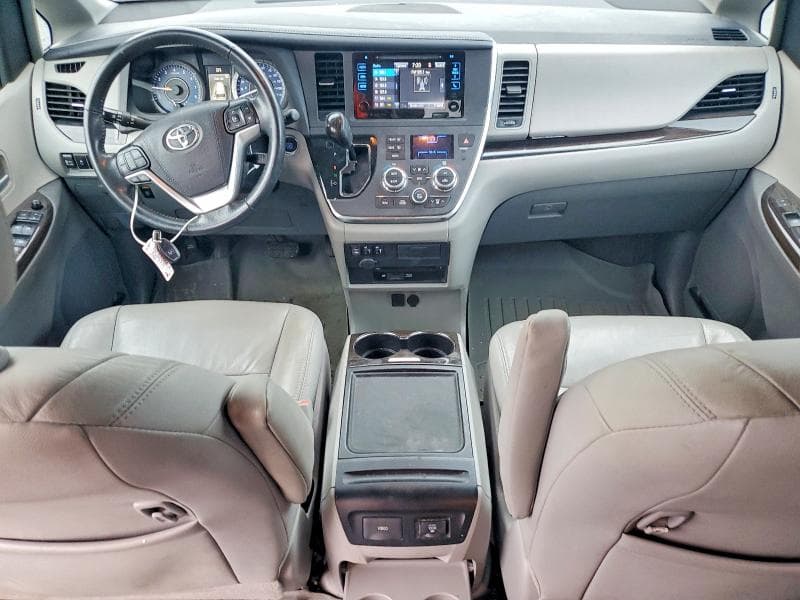 2017 TOYOTA SIENNA XLE PREMIUM 8-PASSENGER 8