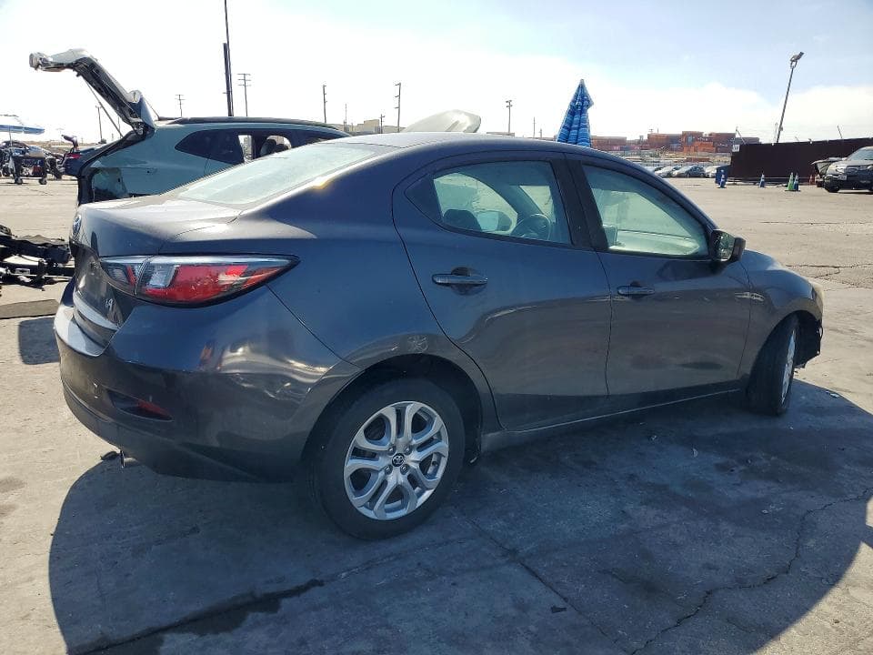 2017 TOYOTA YARIS IA BASE 3