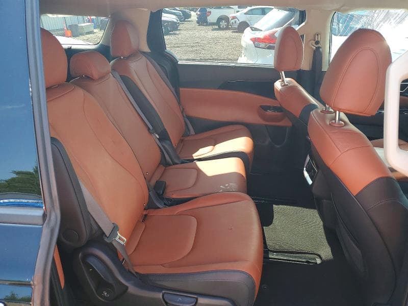 2024 KIA CARNIVAL SX 11