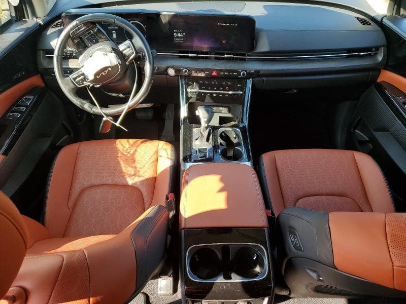 2024 KIA CARNIVAL SX 8
