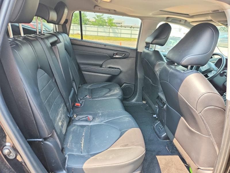 2022 TOYOTA HIGHLANDER XLE 11