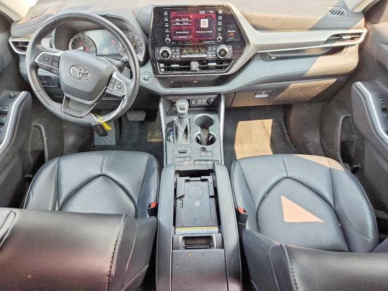 2022 TOYOTA HIGHLANDER XLE 8