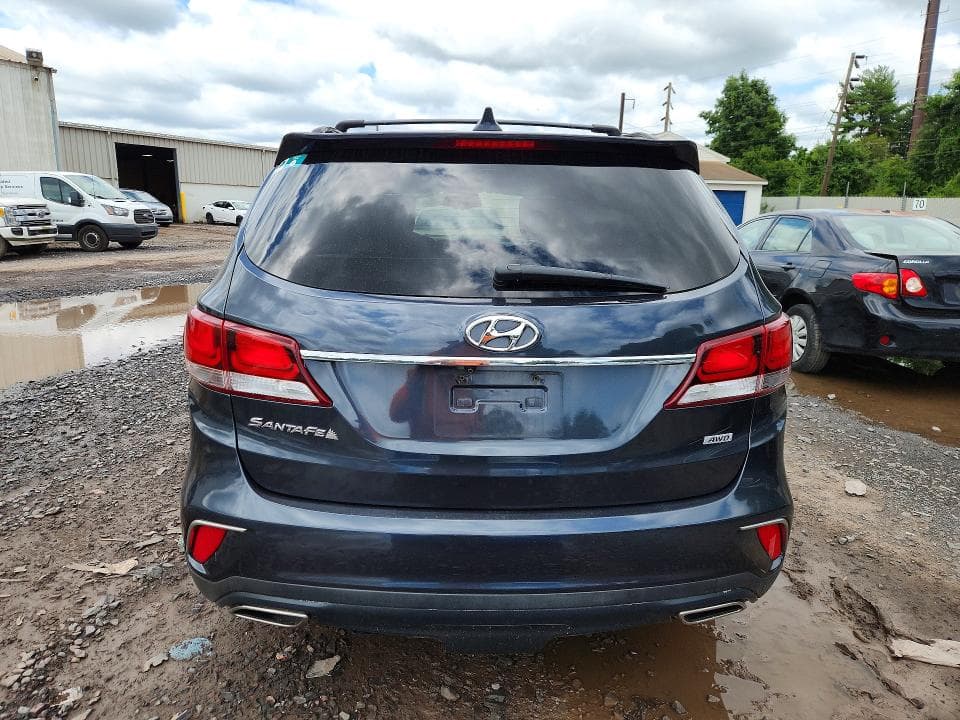 2017 HYUNDAI SANTA FE SE 6
