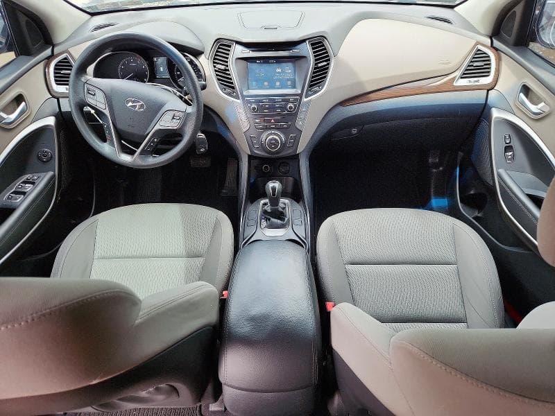 2017 HYUNDAI SANTA FE SE 8