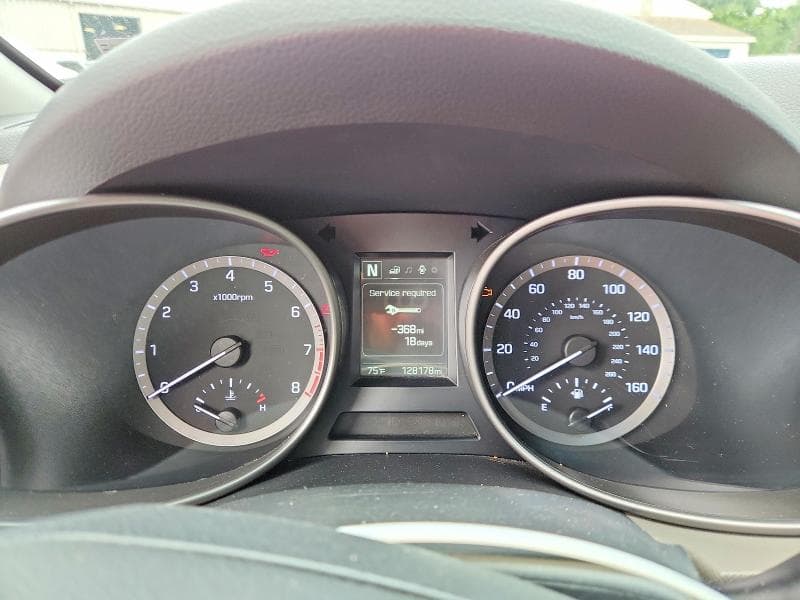 2017 HYUNDAI SANTA FE SE 9