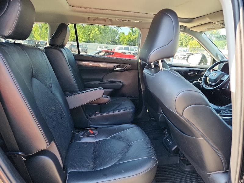 2022 TOYOTA HIGHLANDER PLATINUM 11