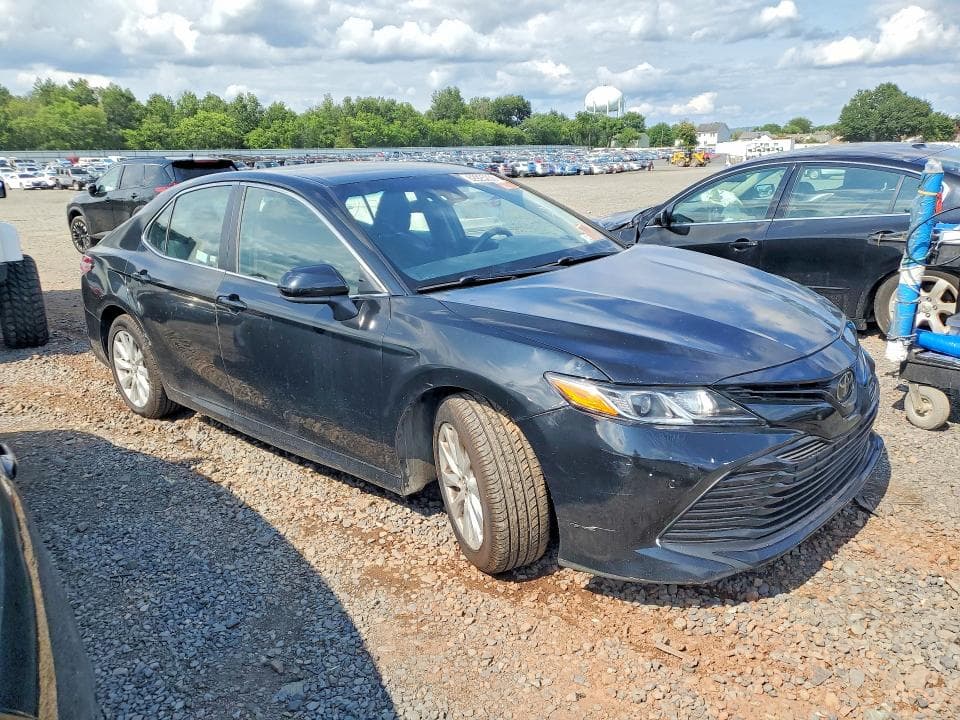 2018 TOYOTA CAMRY LE 4