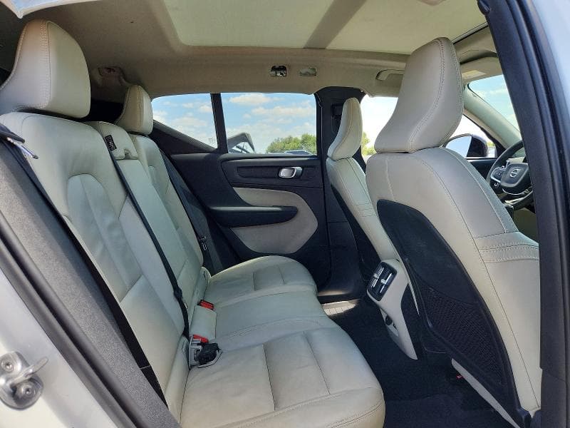 2023 VOLVO XC40 PLUS 11