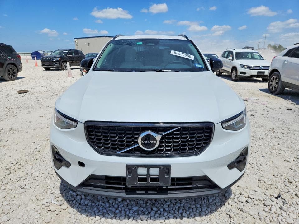 2023 VOLVO XC40 PLUS 5