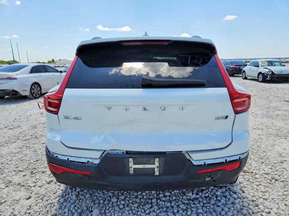 2023 VOLVO XC40 PLUS 6