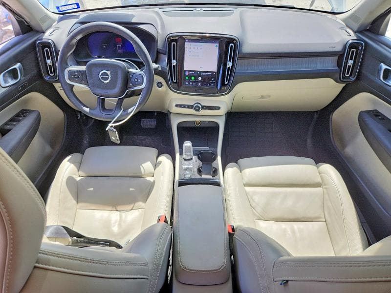 2023 VOLVO XC40 PLUS 8