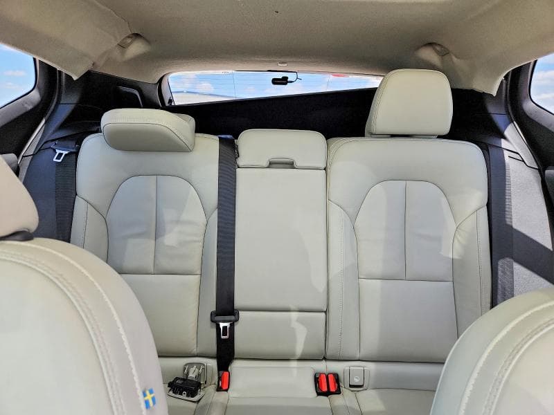 2023 VOLVO XC40 PLUS 10
