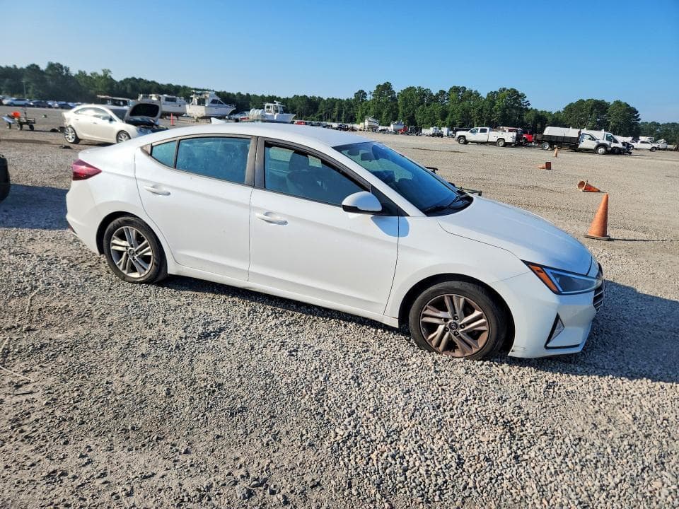 2020 HYUNDAI ELANTRA SEL 4