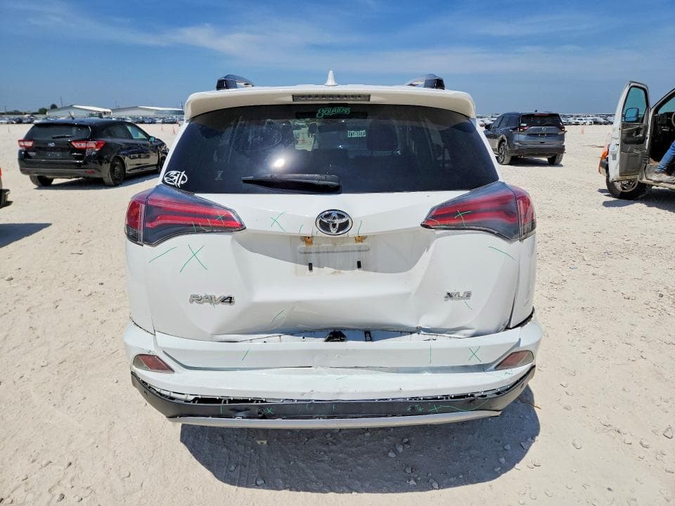 2018 TOYOTA RAV4 XLE 6