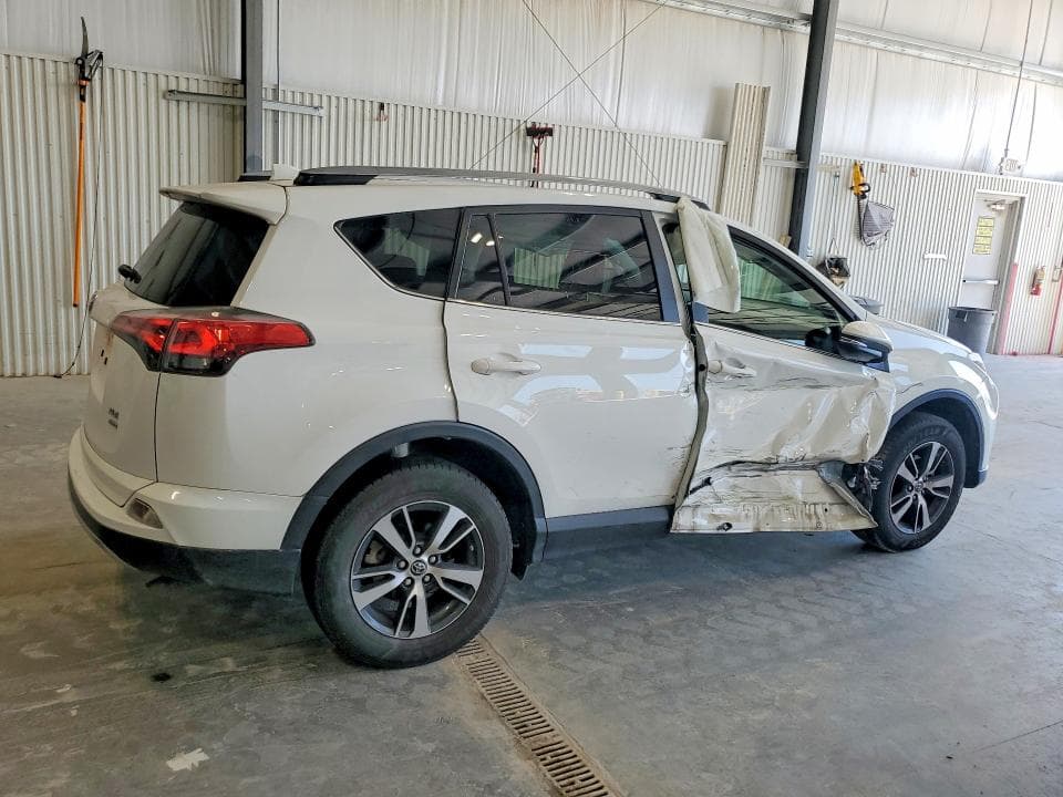 2018 TOYOTA RAV4 XLE 3