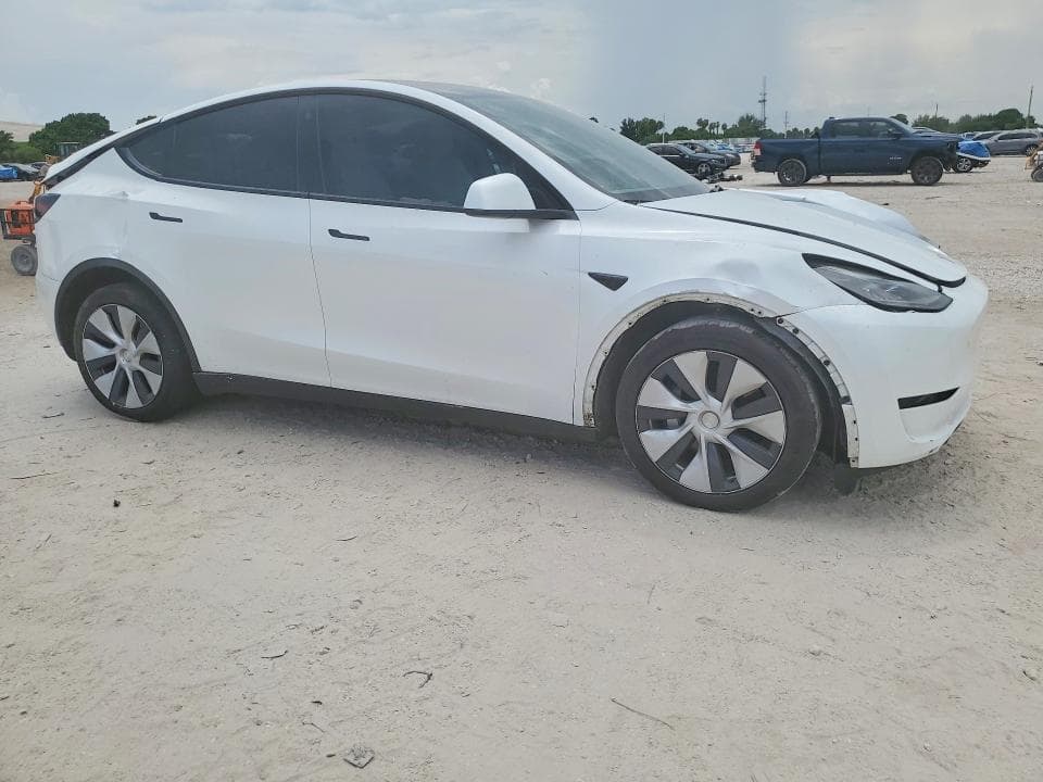 2023 TESLA MODEL Y 4