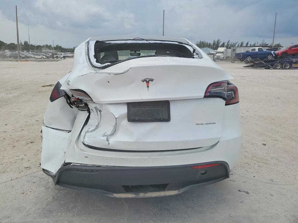 2023 TESLA MODEL Y 6