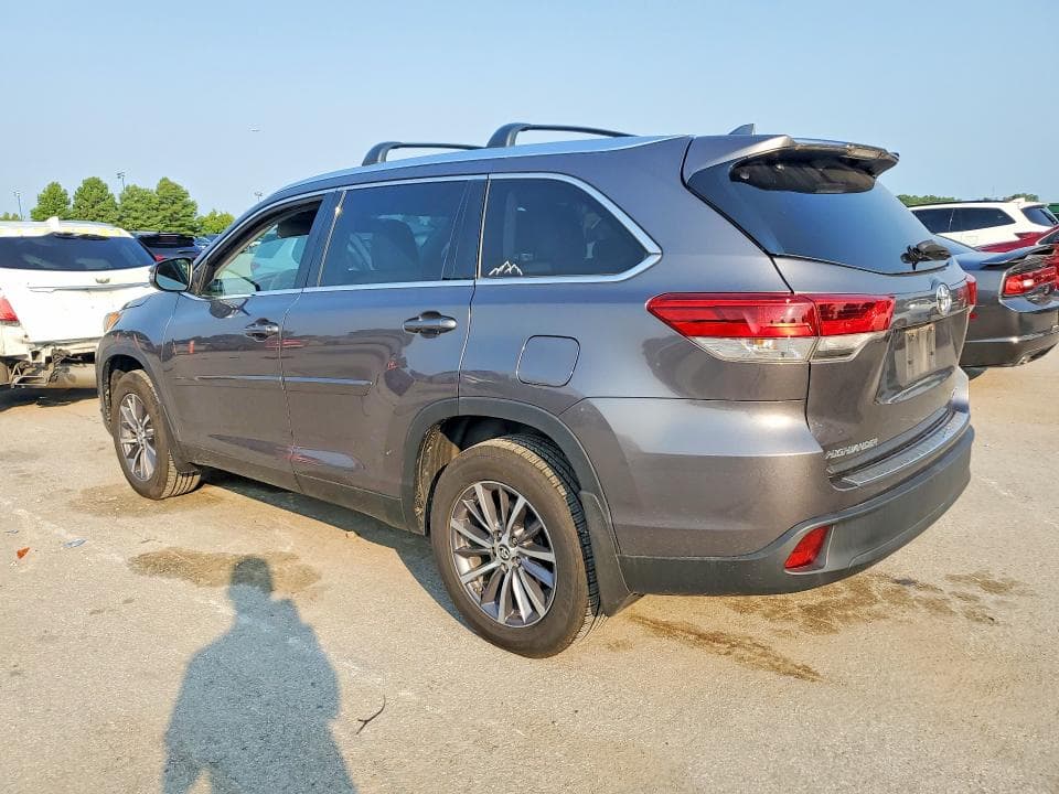 2019 TOYOTA HIGHLANDER XLE 2