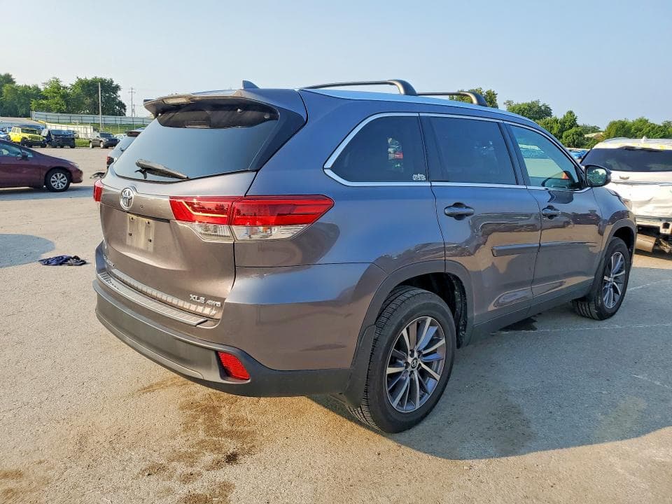 2019 TOYOTA HIGHLANDER XLE 3
