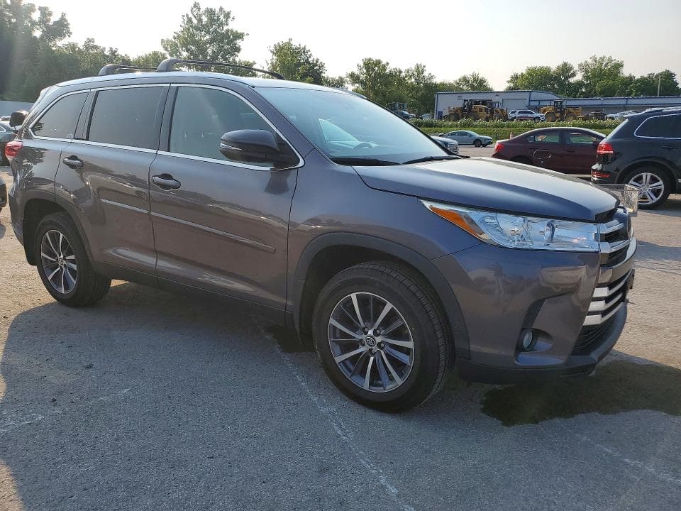 2019 TOYOTA HIGHLANDER XLE 4