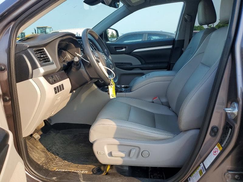 2019 TOYOTA HIGHLANDER XLE 7