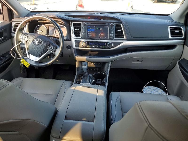 2019 TOYOTA HIGHLANDER XLE 8