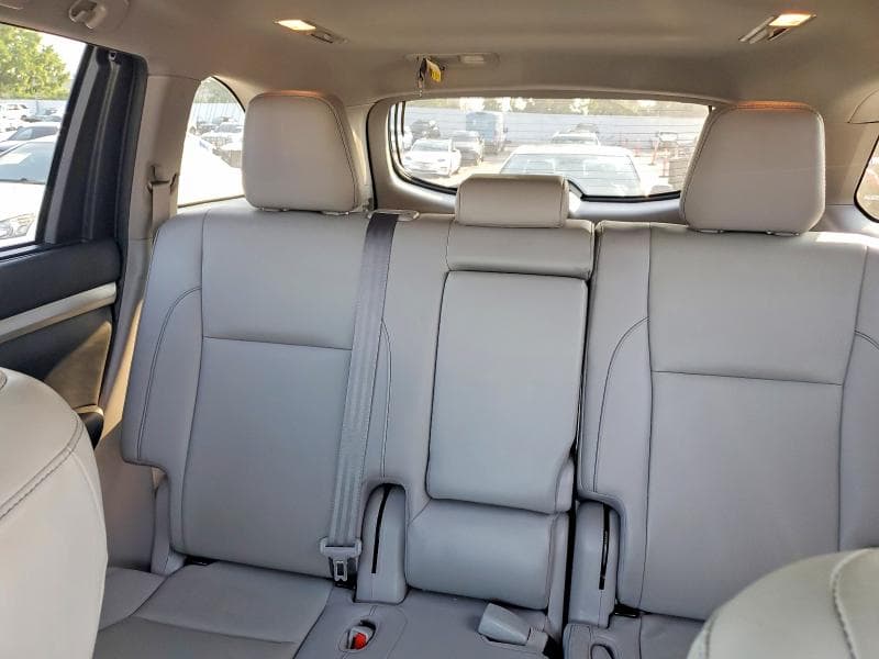 2019 TOYOTA HIGHLANDER XLE 10