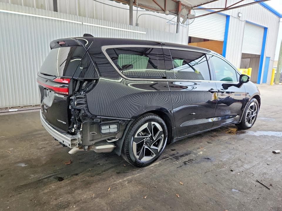 2027 CHRYSLER PACIFICA LIMITED LIMITED 4